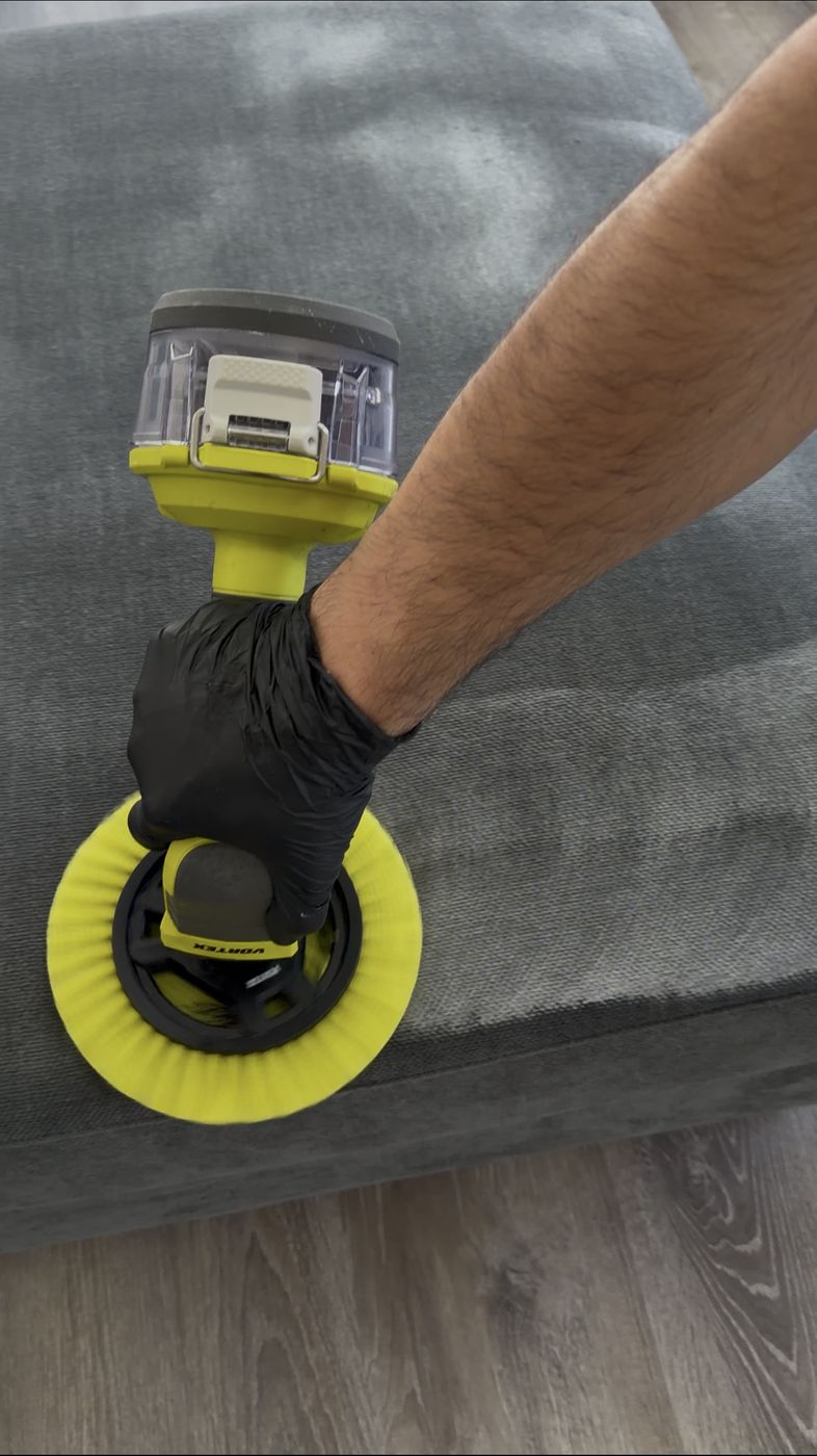 Gentle rotary agitation on fabric